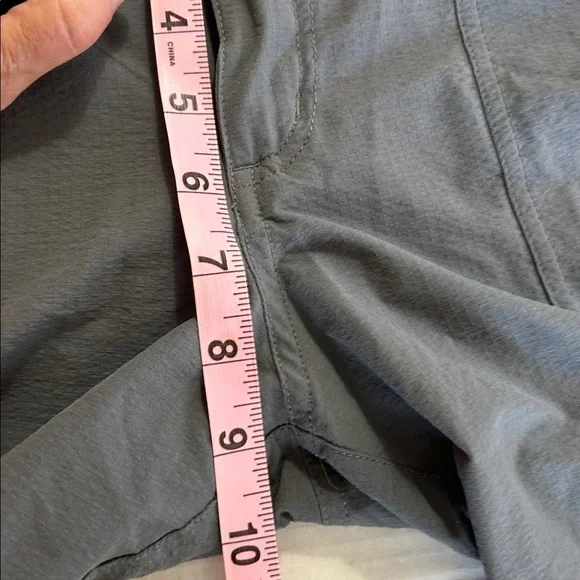 PATAGONIA CROPPED OUTDOOR GRAY LIGHTWEIGHT STYLE PANTS SZ 8 - Picture 12 of 14